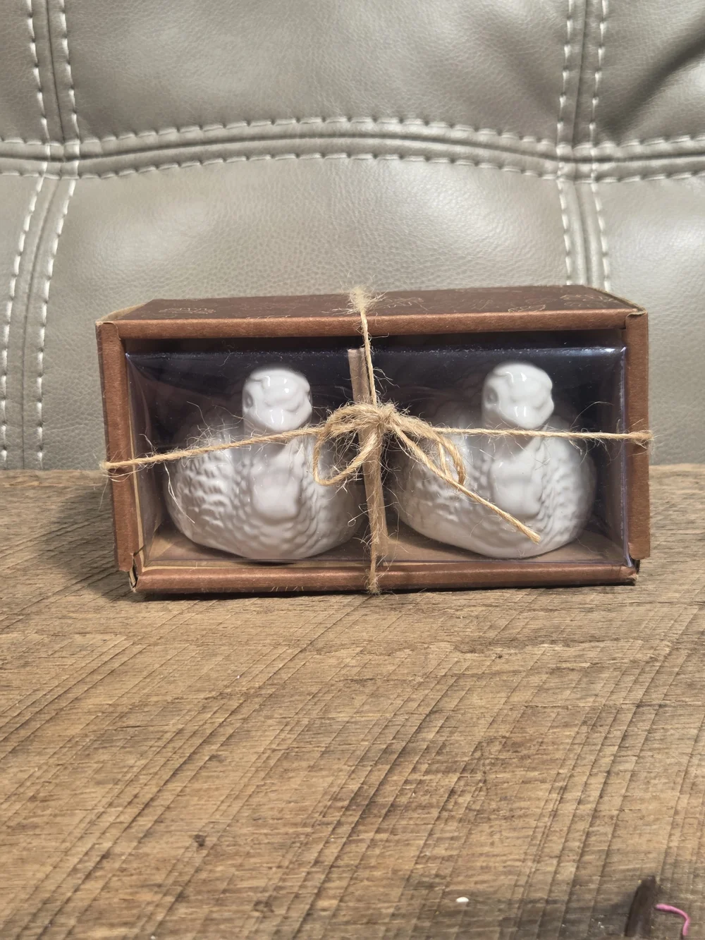 NWT Welcome Autumn Ceramic Salt & Pepper Shaker Set ~ Leaf Gift Tag ~ Bin 1D